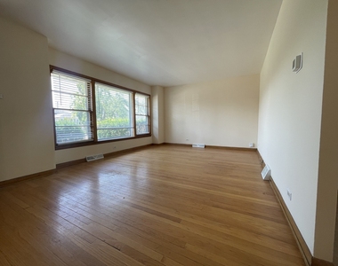 5819 S Narragansett Avenue - Photo Thumbnail 1