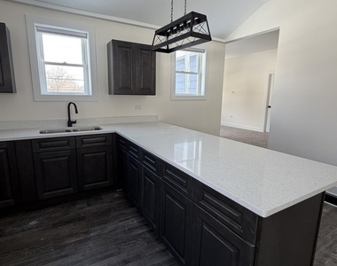 915 S Spencer Road - Photo Thumbnail 1
