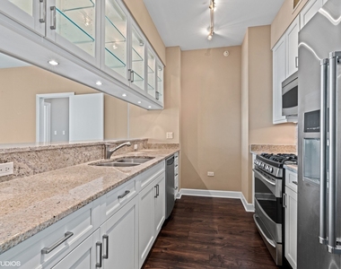 1201 S Prairie Avenue - Photo Thumbnail 7
