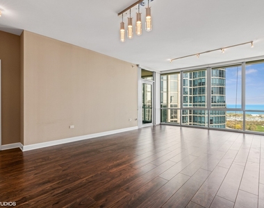 1201 S Prairie Avenue - Photo Thumbnail 4