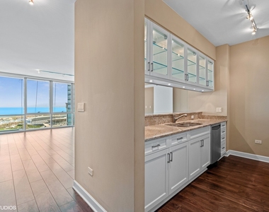 1201 S Prairie Avenue - Photo Thumbnail 9