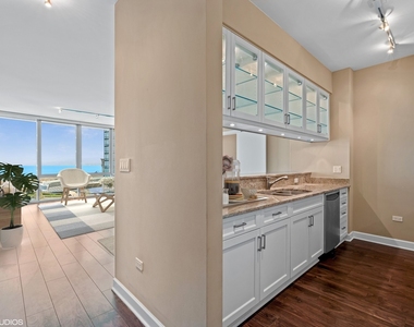 1201 S Prairie Avenue - Photo Thumbnail 8