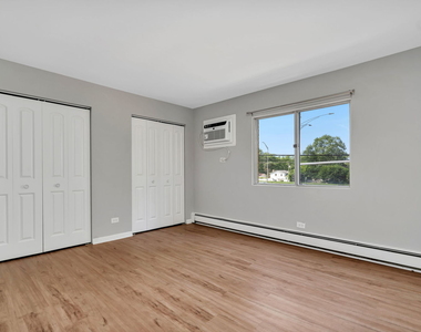 909 Plainfield Road - Photo Thumbnail 4