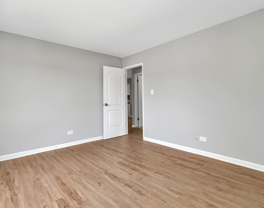 909 Plainfield Road - Photo Thumbnail 6