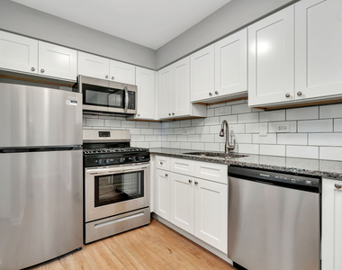 909 Plainfield Road - Photo Thumbnail 2