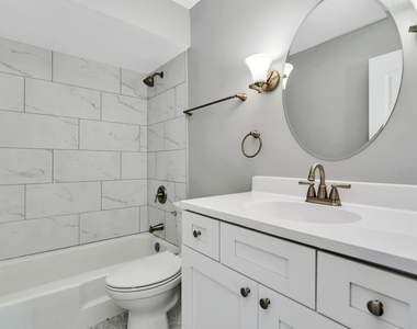 909 Plainfield Road - Photo Thumbnail 3