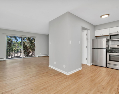909 Plainfield Road - Photo Thumbnail 9