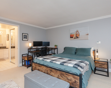 1221 N Dearborn Street - Photo Thumbnail 9