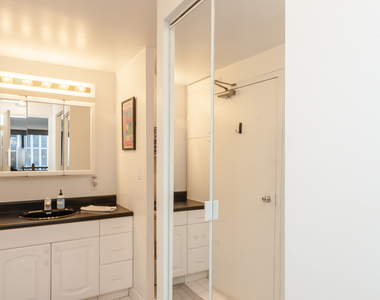 1221 N Dearborn Street - Photo Thumbnail 12