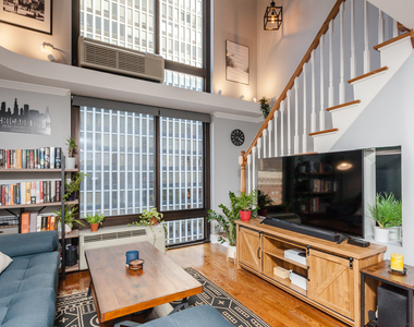 1221 N Dearborn Street - Photo Thumbnail 3