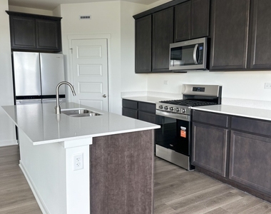 2428 Semillon Street - Photo Thumbnail 8