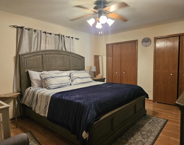 10956 S 76th Avenue - Photo Thumbnail 6