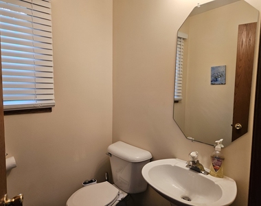 10956 S 76th Avenue - Photo Thumbnail 11