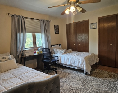 10956 S 76th Avenue - Photo Thumbnail 7