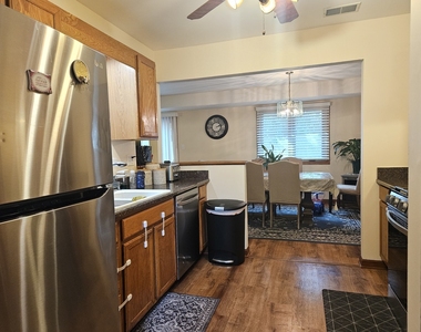 10956 S 76th Avenue - Photo Thumbnail 4