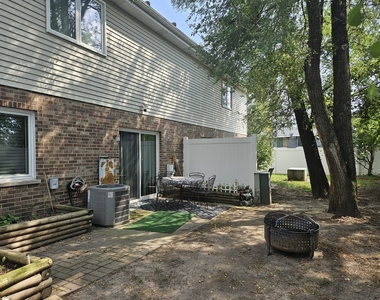 10956 S 76th Avenue - Photo Thumbnail 12