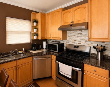1028 W 20th Place - Photo Thumbnail 6