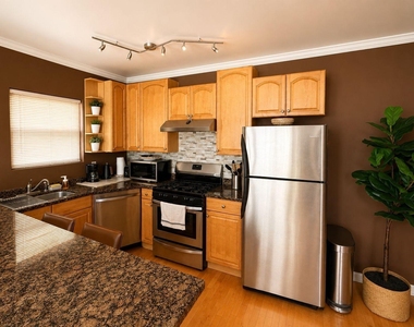 1028 W 20th Place - Photo Thumbnail 7