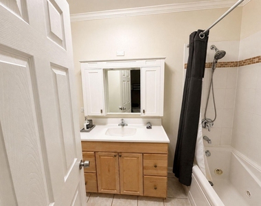 1028 W 20th Place - Photo Thumbnail 13