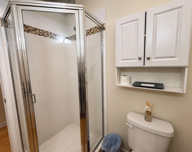 1028 W 20th Place - Photo Thumbnail 9