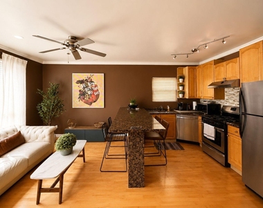 1028 W 20th Place - Photo Thumbnail 3