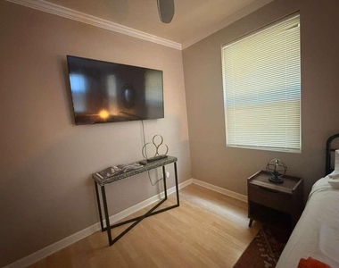 1028 W 20th Place - Photo Thumbnail 15
