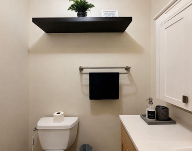 1028 W 20th Place - Photo Thumbnail 8