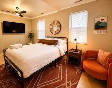 1028 W 20th Place - Photo Thumbnail 17