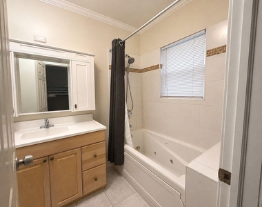 1028 W 20th Place - Photo Thumbnail 12