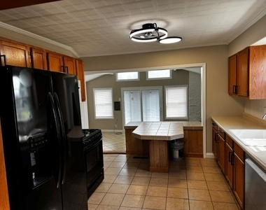 7035 W 115th Street - Photo Thumbnail 4