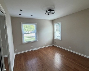 7035 W 115th Street - Photo Thumbnail 11