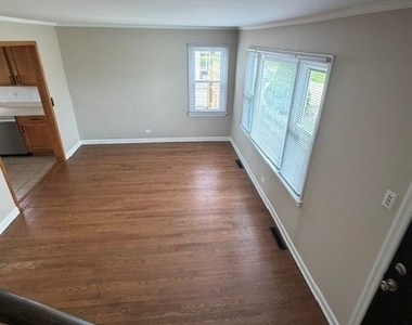 7035 W 115th Street - Photo Thumbnail 3
