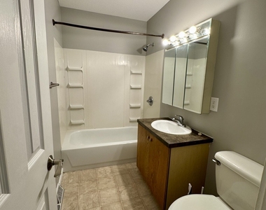 1426 20th Avenue - Photo Thumbnail 7