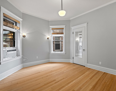 1335 W Thorndale Avenue - Photo Thumbnail 4