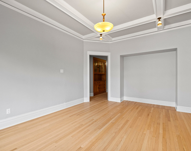 1335 W Thorndale Avenue - Photo Thumbnail 9