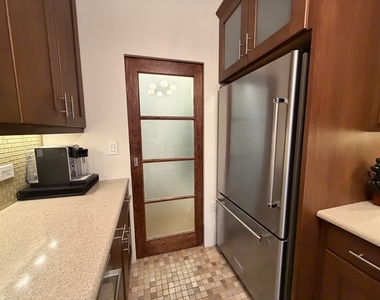 550 W Surf Street - Photo Thumbnail 9