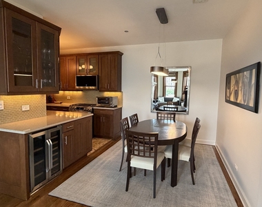 550 W Surf Street - Photo Thumbnail 6