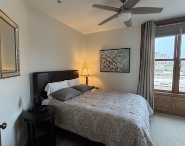 550 W Surf Street - Photo Thumbnail 10