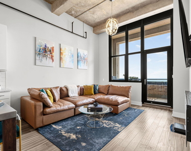 320 E 21st Street - Photo Thumbnail 3