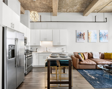 320 E 21st Street - Photo Thumbnail 4