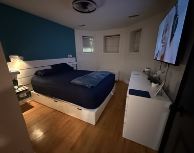 809 W Bradley Place - Photo Thumbnail 4