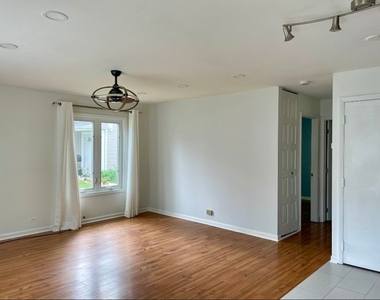 1405 Cove Drive - Photo Thumbnail 4