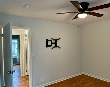 1405 Cove Drive - Photo Thumbnail 8