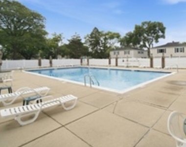 1405 Cove Drive - Photo Thumbnail 14