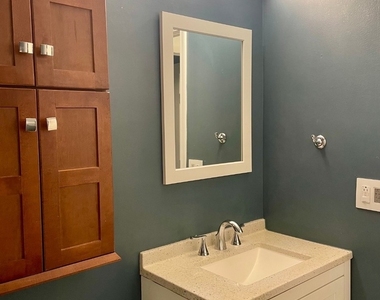 1405 Cove Drive - Photo Thumbnail 7