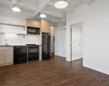 1325 W Wilson Avenue - Photo Thumbnail 3