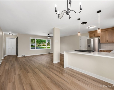355 Hilltop Drive - Photo Thumbnail 6