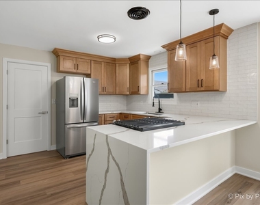 355 Hilltop Drive - Photo Thumbnail 5