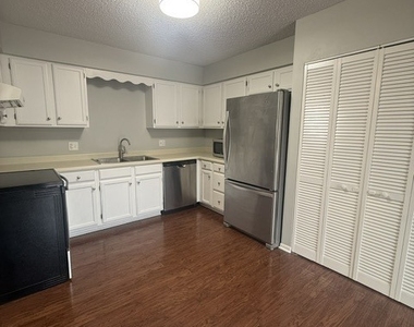 1025 Manchester Court - Photo Thumbnail 1
