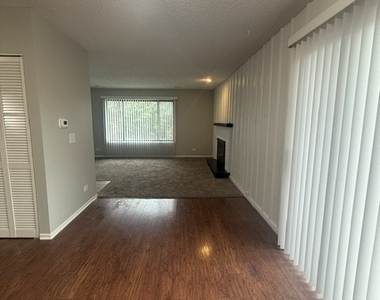1025 Manchester Court - Photo Thumbnail 3